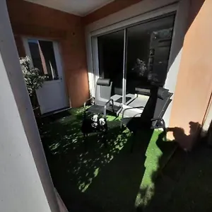 Appartement Spacieux &tres Calme. Spacious & Very Quiet Apartment., Carros